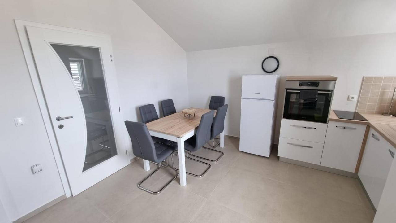 Kings Landing Apartment Novalja Luaran gambar