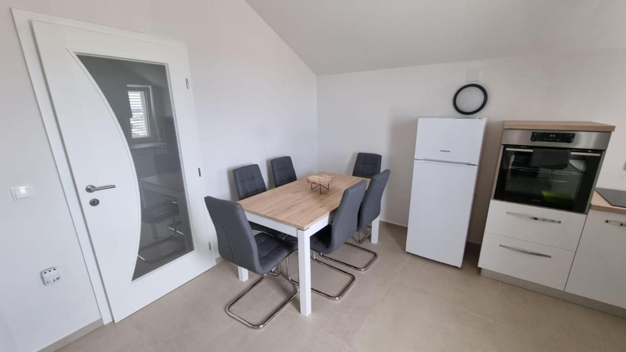 Kings Landing Apartment Novalja Luaran gambar